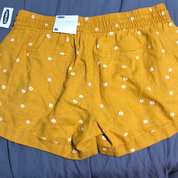 🌼Cute yellow shorts🌼 - Picture 2 of 2